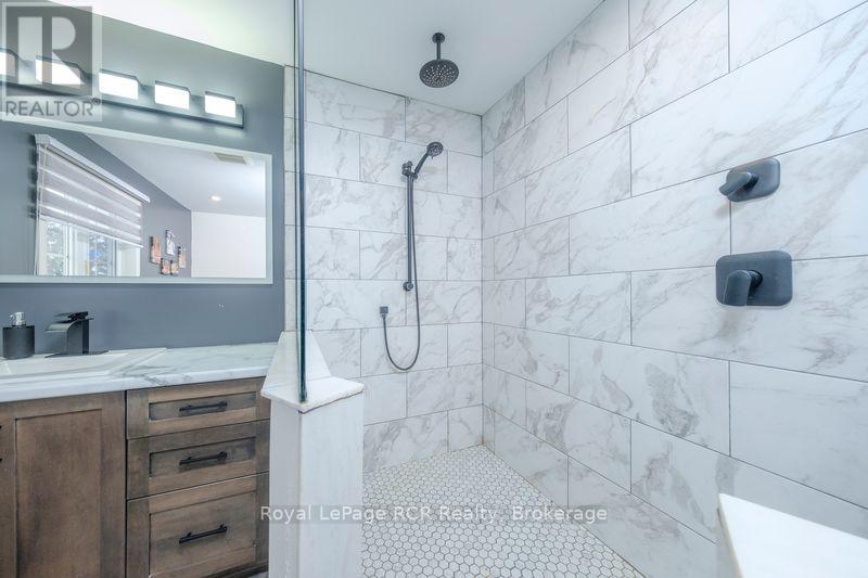 482 Wolsley Street, Huron-Kinloss, Ontario N0G 2H0 - Photo 15 - X12957408