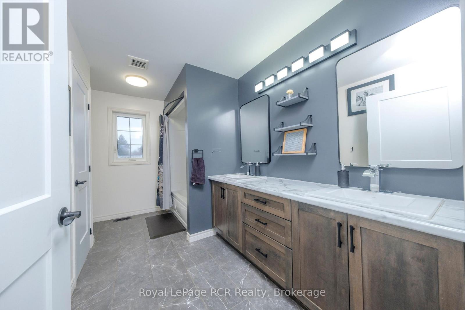 482 Wolsley Street, Huron-Kinloss, Ontario N0G 2H0 - Photo 26 - X12957408