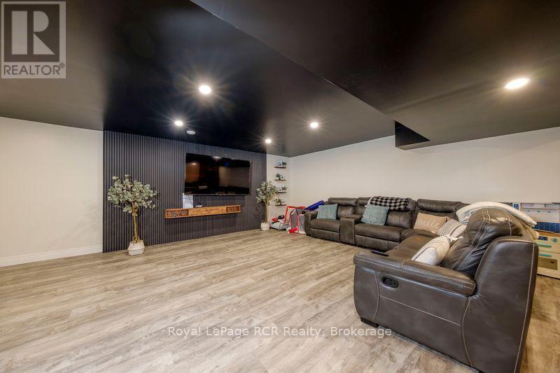 482 Wolsley Street, Huron-Kinloss, Ontario N0G 2H0 - Photo 31 - X12957408