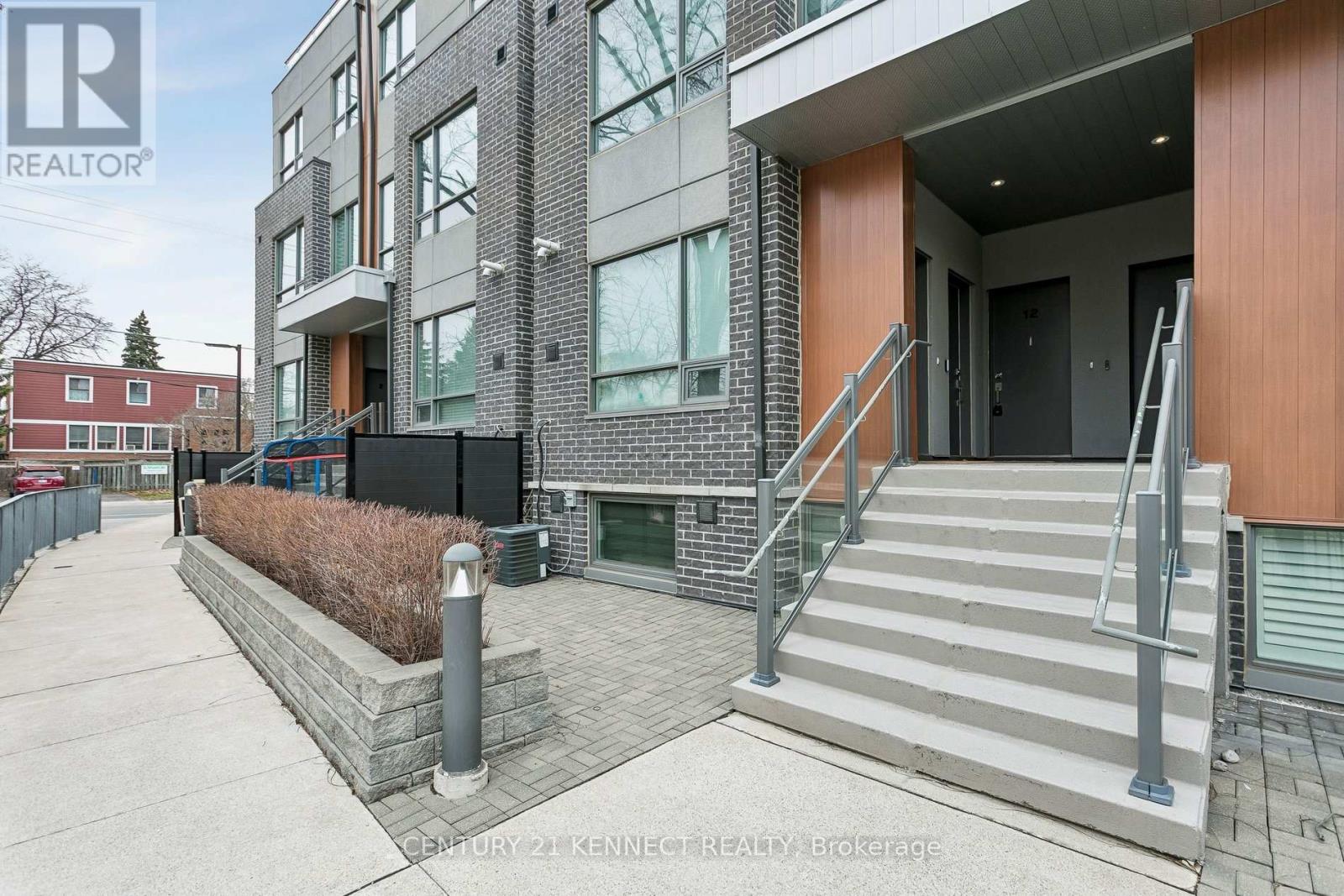 12 - 670 Atwater Avenue, Mississauga, Ontario  L5G 4K7 - Photo 3 - W12957312