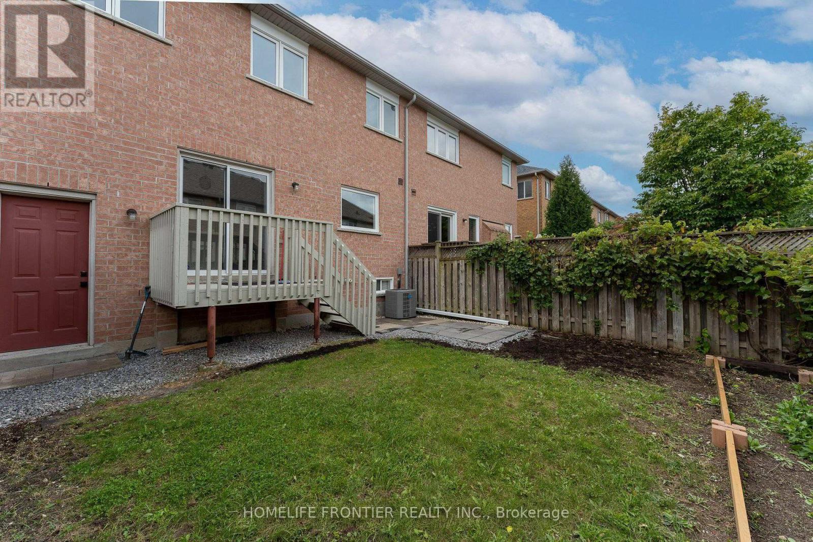 100 Selkirk Drive, Richmond Hill, Ontario  L4B 4S4 - Photo 10 - N12957402