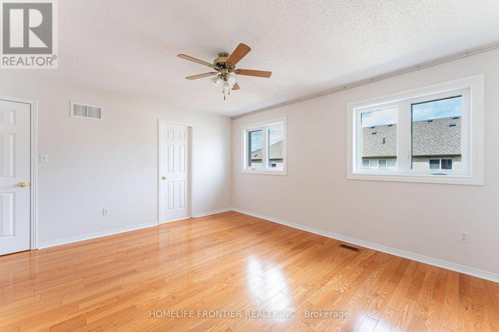 100 Selkirk Drive, Richmond Hill, Ontario  L4B 4S4 - Photo 11 - N12957402