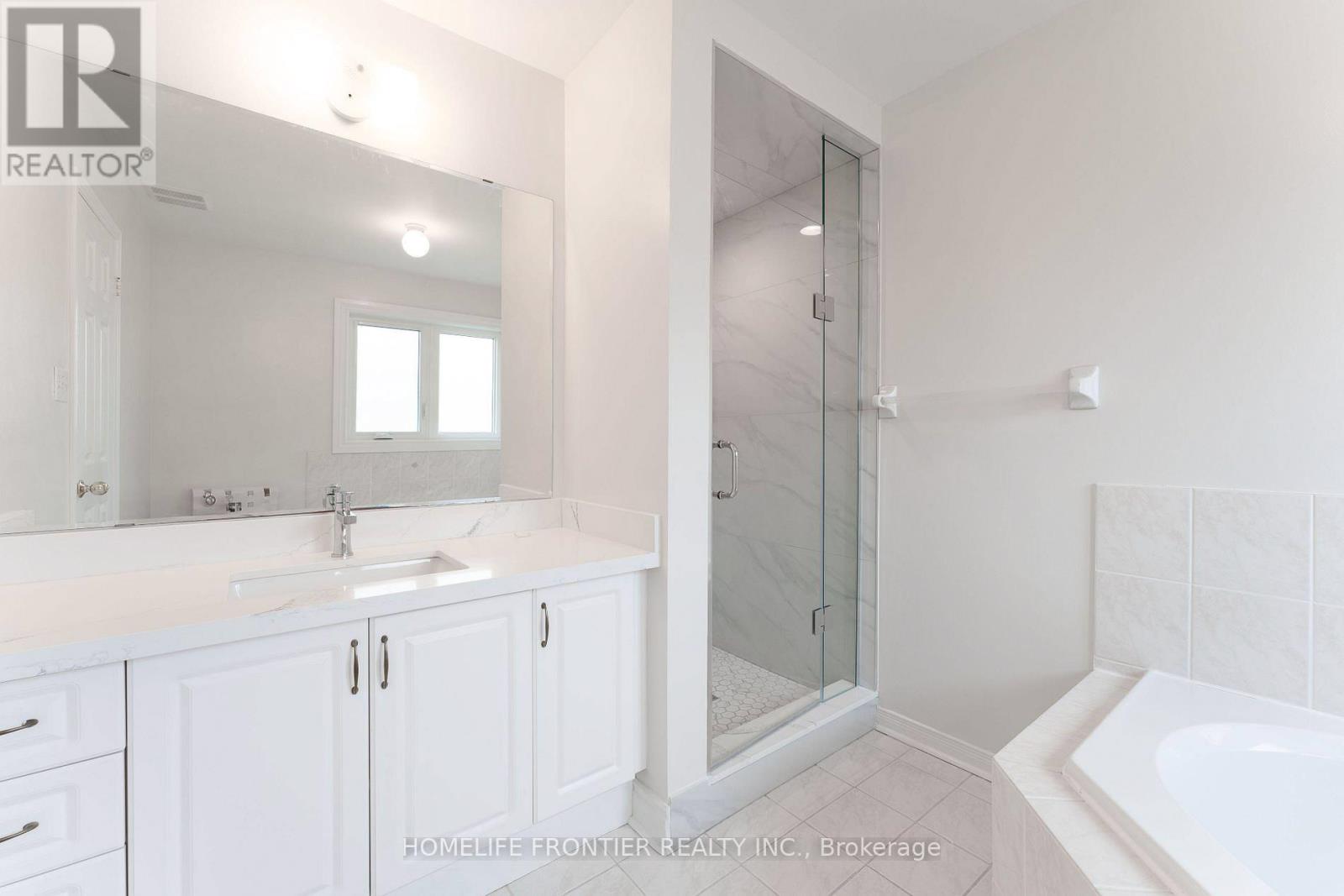 100 Selkirk Drive, Richmond Hill, Ontario  L4B 4S4 - Photo 19 - N12957402