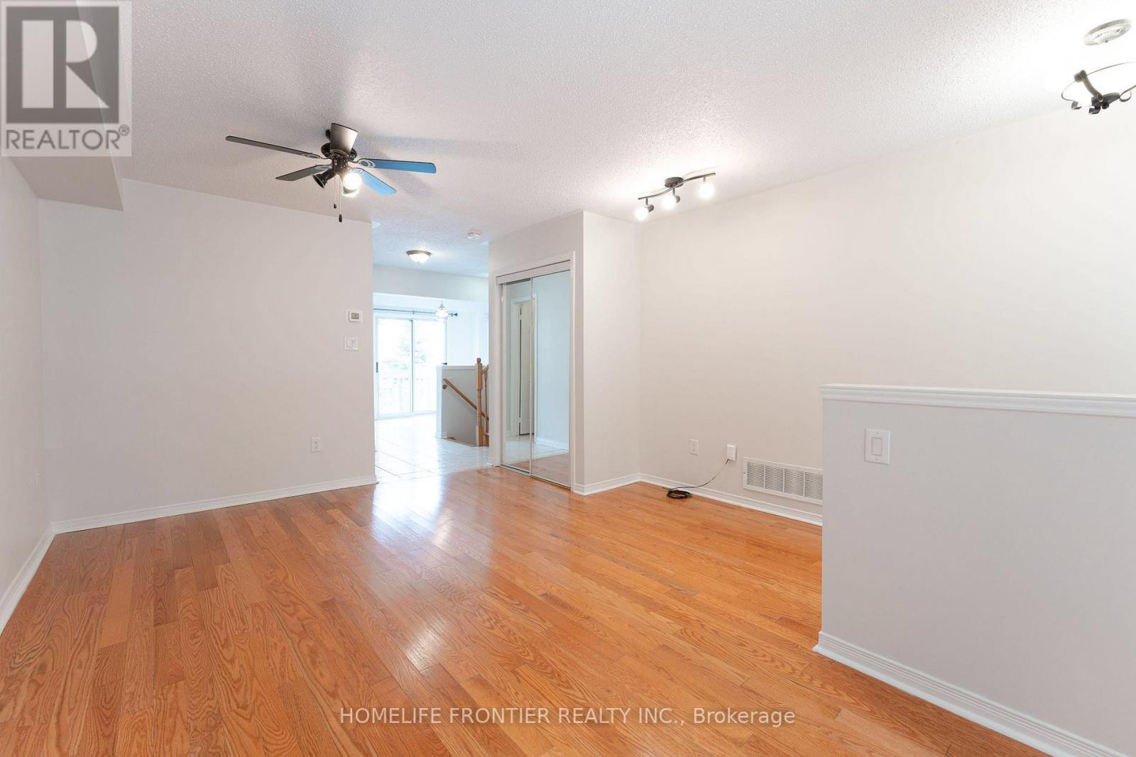 100 Selkirk Drive, Richmond Hill, Ontario  L4B 4S4 - Photo 24 - N12957402