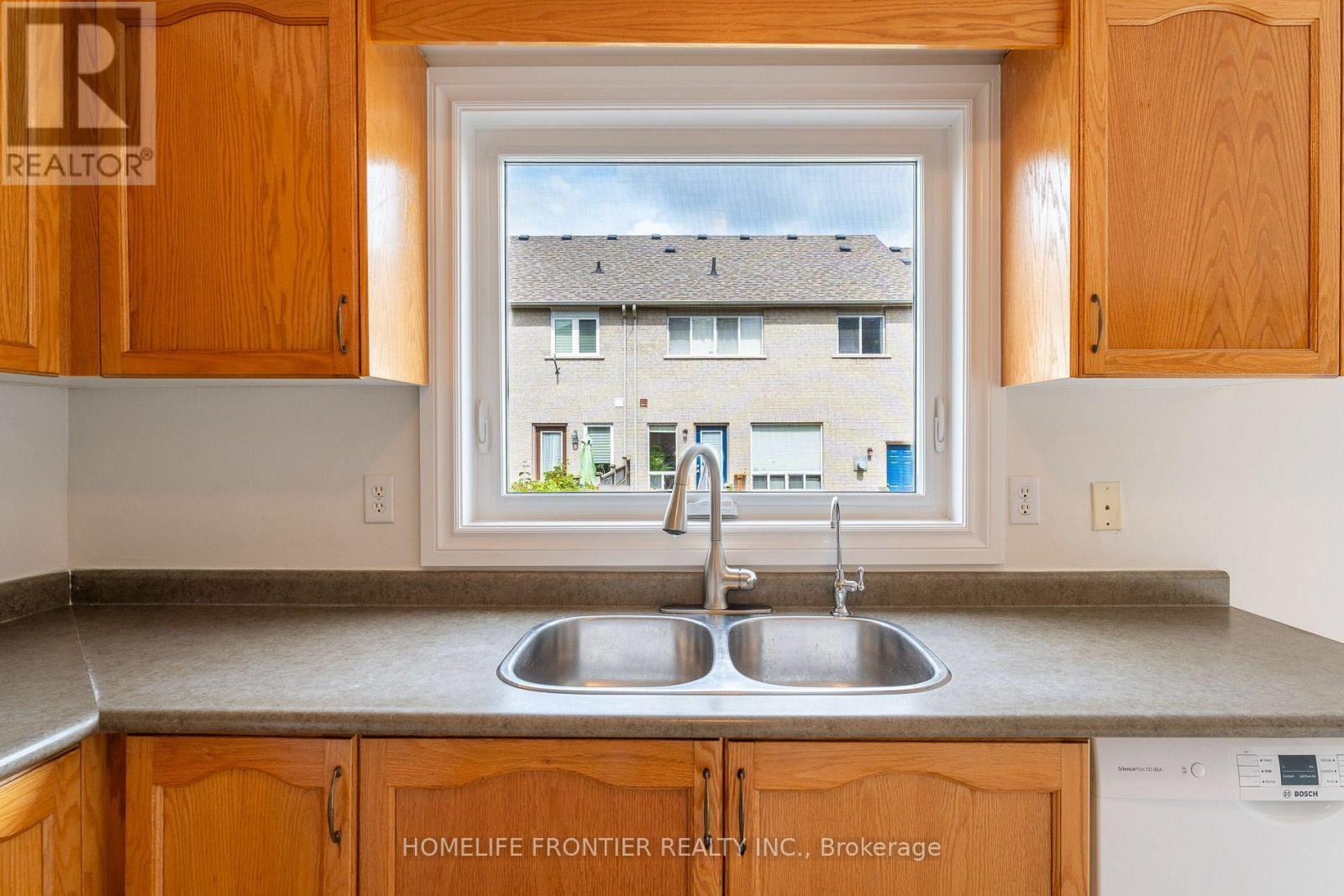 100 Selkirk Drive, Richmond Hill, Ontario  L4B 4S4 - Photo 25 - N12957402