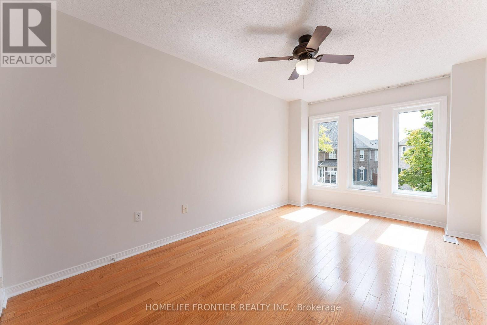 100 Selkirk Drive, Richmond Hill, Ontario  L4B 4S4 - Photo 5 - N12957402