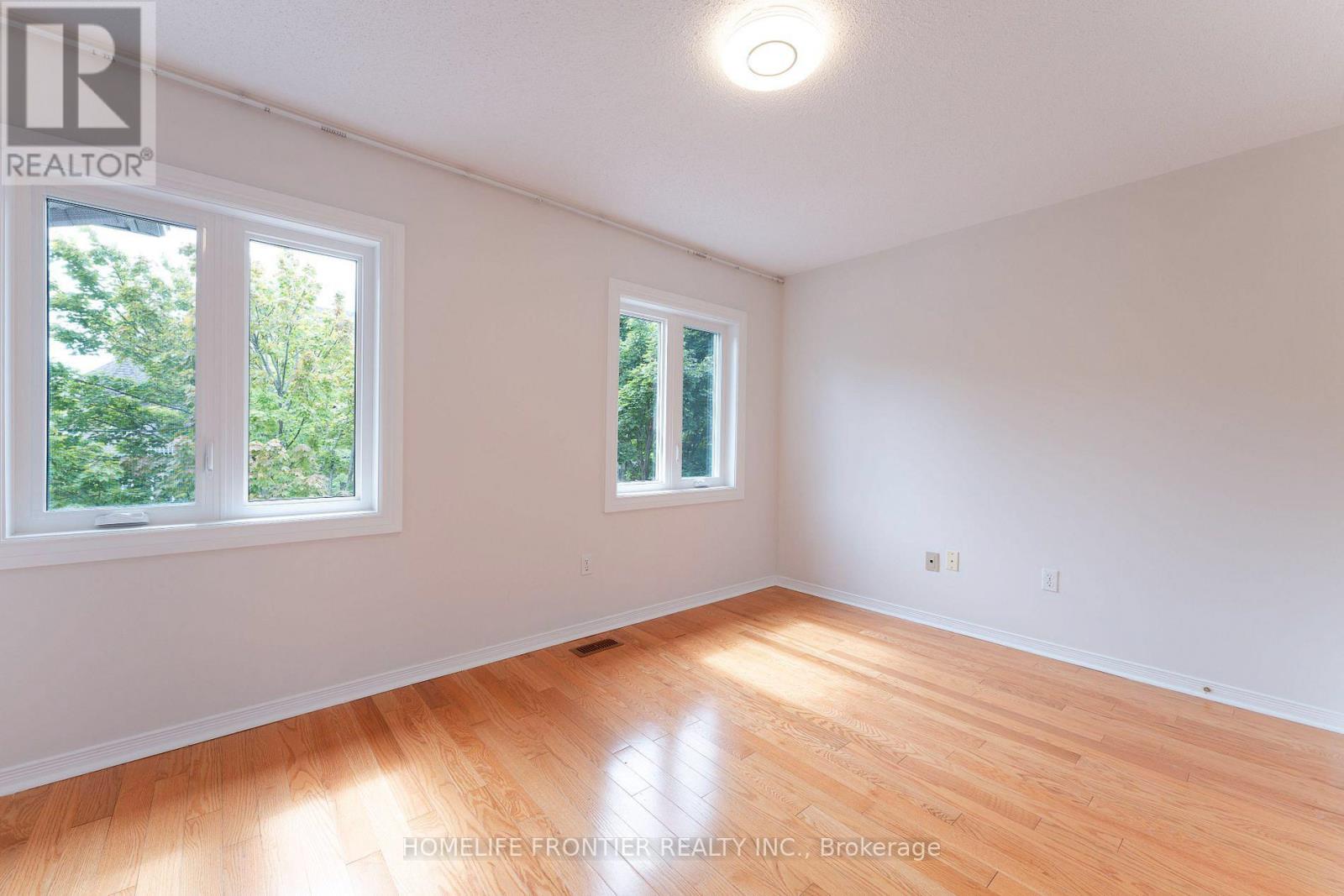 100 Selkirk Drive, Richmond Hill, Ontario  L4B 4S4 - Photo 7 - N12957402