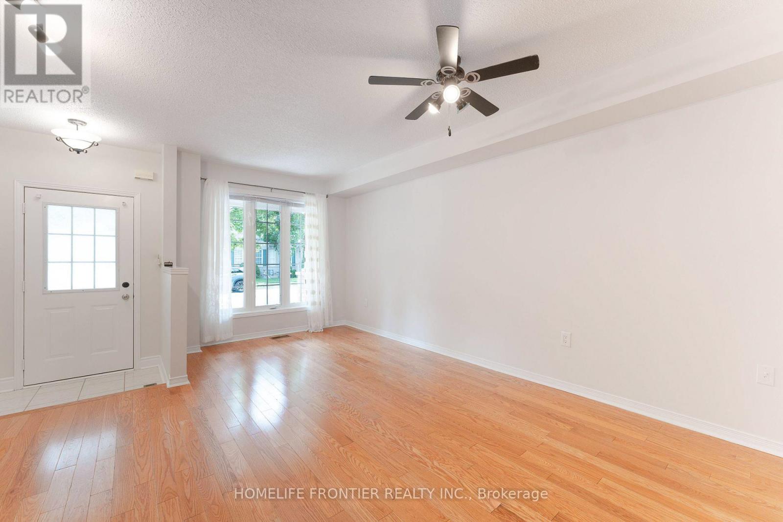 100 Selkirk Drive, Richmond Hill, Ontario  L4B 4S4 - Photo 9 - N12957402