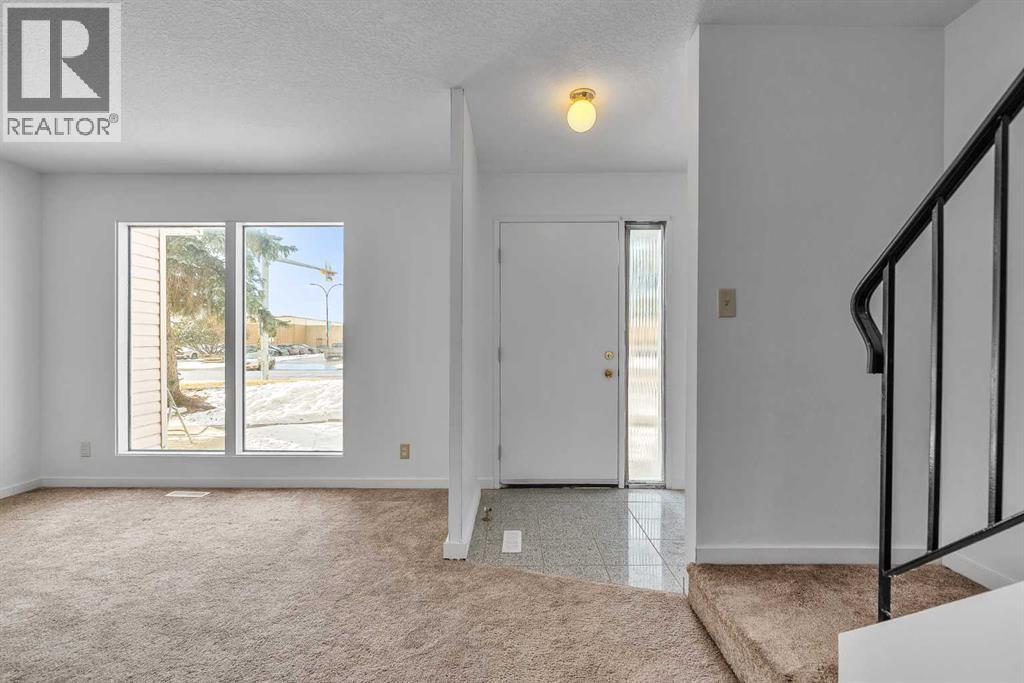 318 Marlborough Way Ne, Calgary, Alberta T2A 6R9 - Photo 2 - A2286371