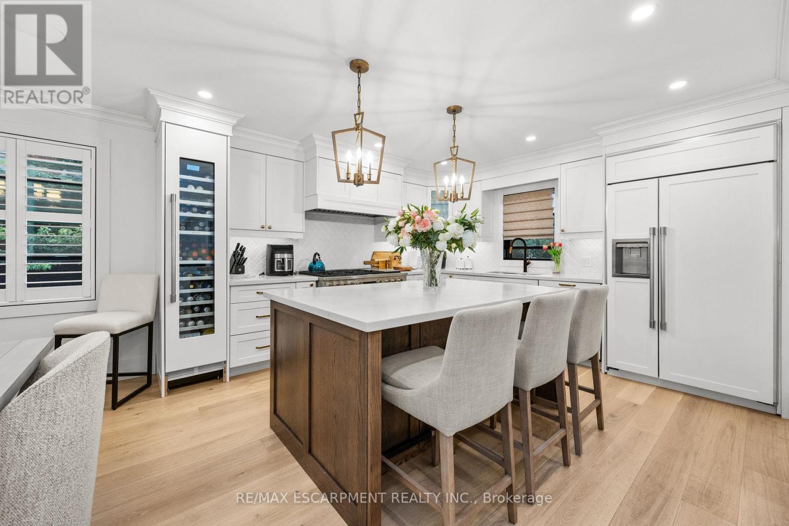 1390 Halifax Place, Burlington, Ontario  L7S 1J6 - Photo 13 - W12957398