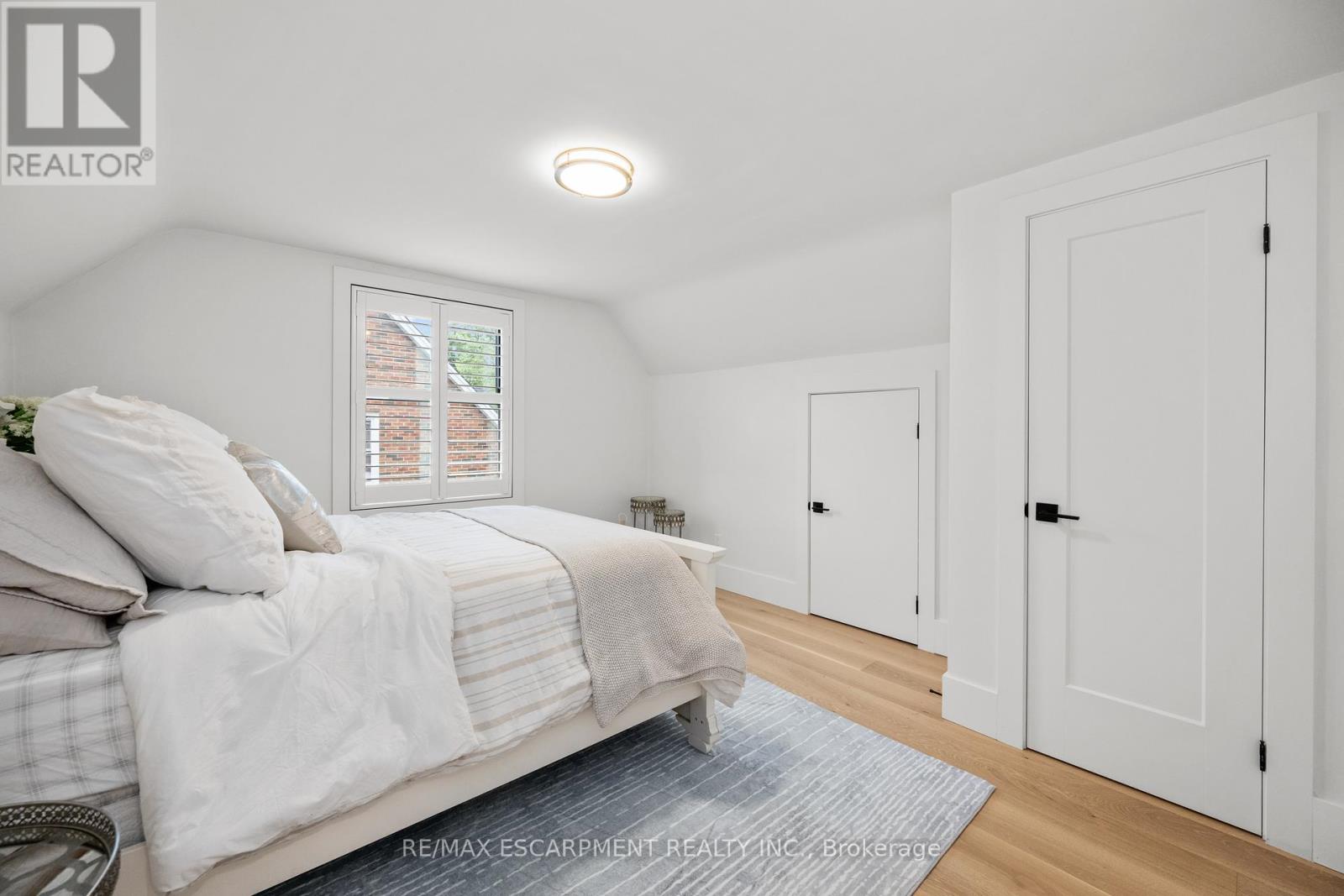 1390 Halifax Place, Burlington, Ontario  L7S 1J6 - Photo 21 - W12957398