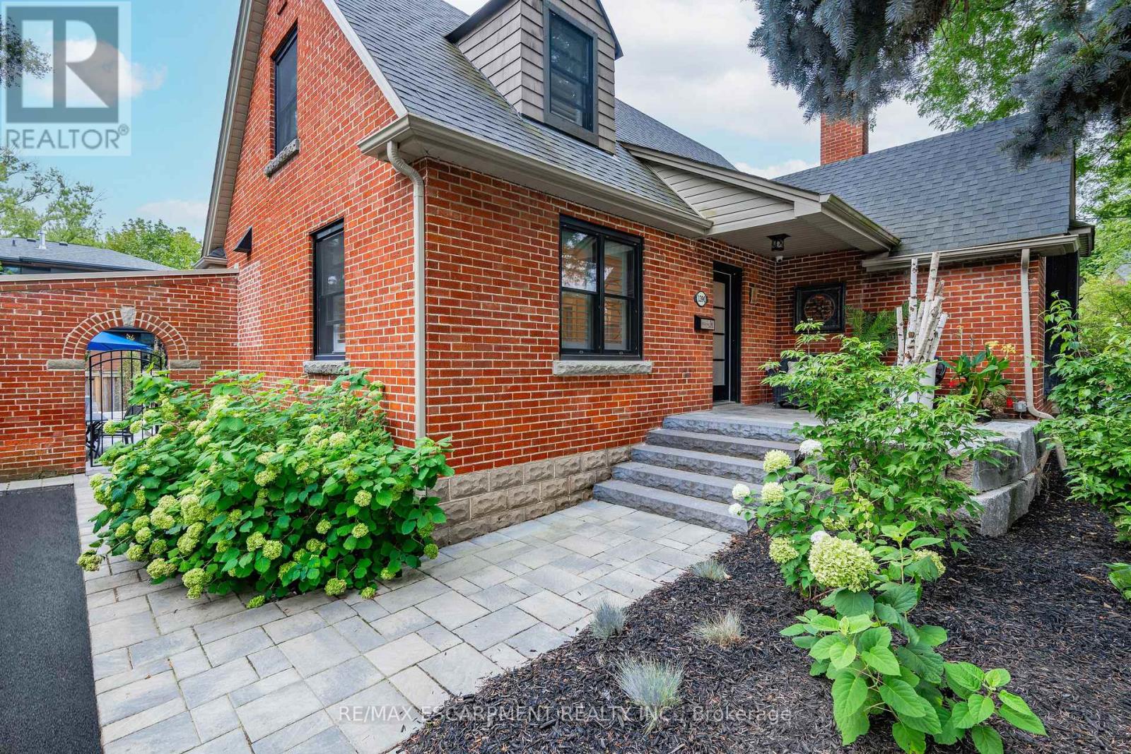 1390 Halifax Place, Burlington, Ontario  L7S 1J6 - Photo 5 - W12957398