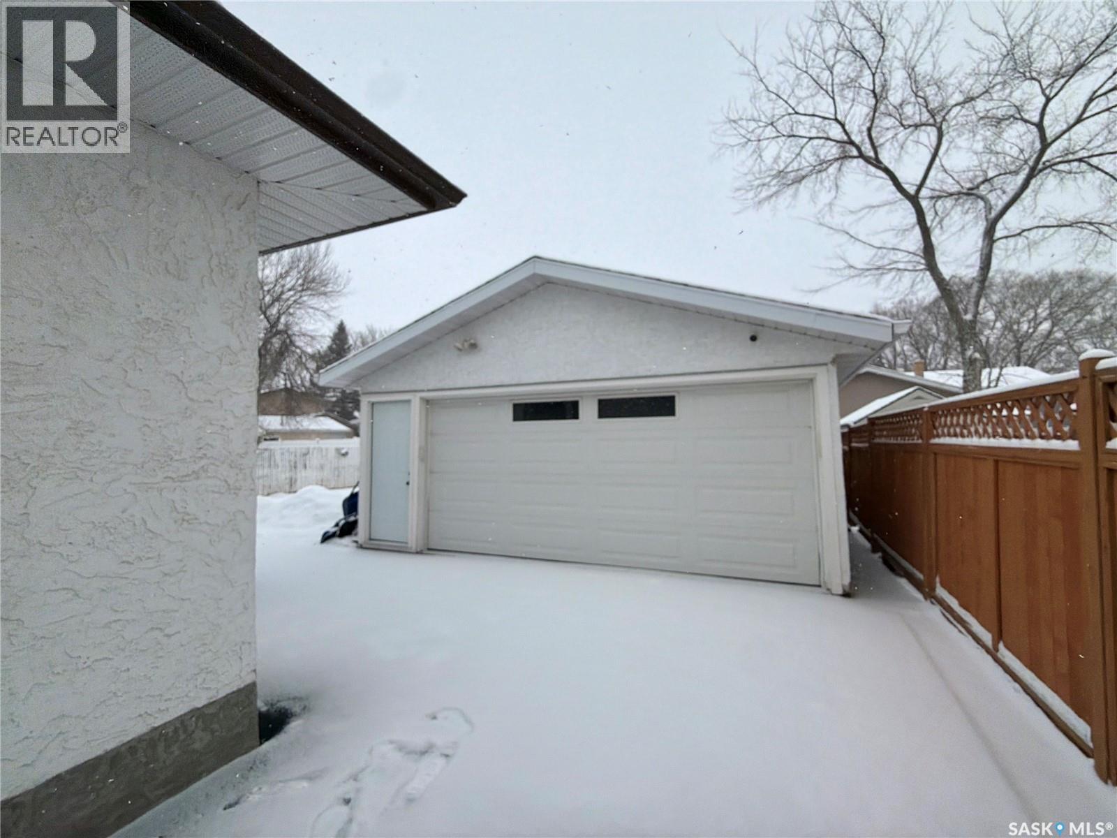 518 Upland Drive, Regina, Saskatchewan  S4R 6E3 - Photo 2 - SK031886