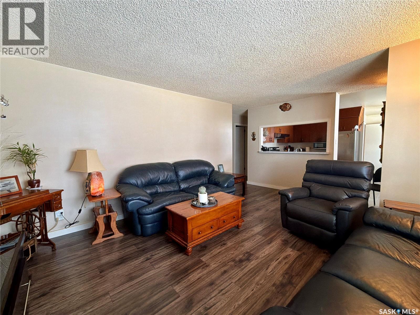 518 Upland Drive, Regina, Saskatchewan  S4R 6E3 - Photo 6 - SK031886