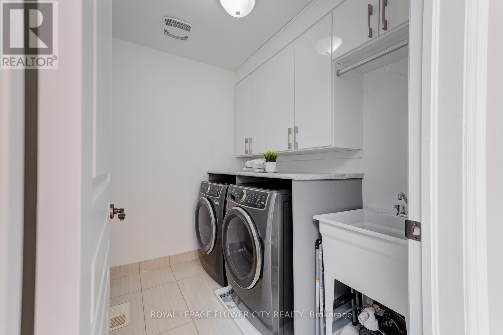 19 Connorvale Avenue, Toronto, Ontario M8W 3Z9 - Photo 22 - W12954280