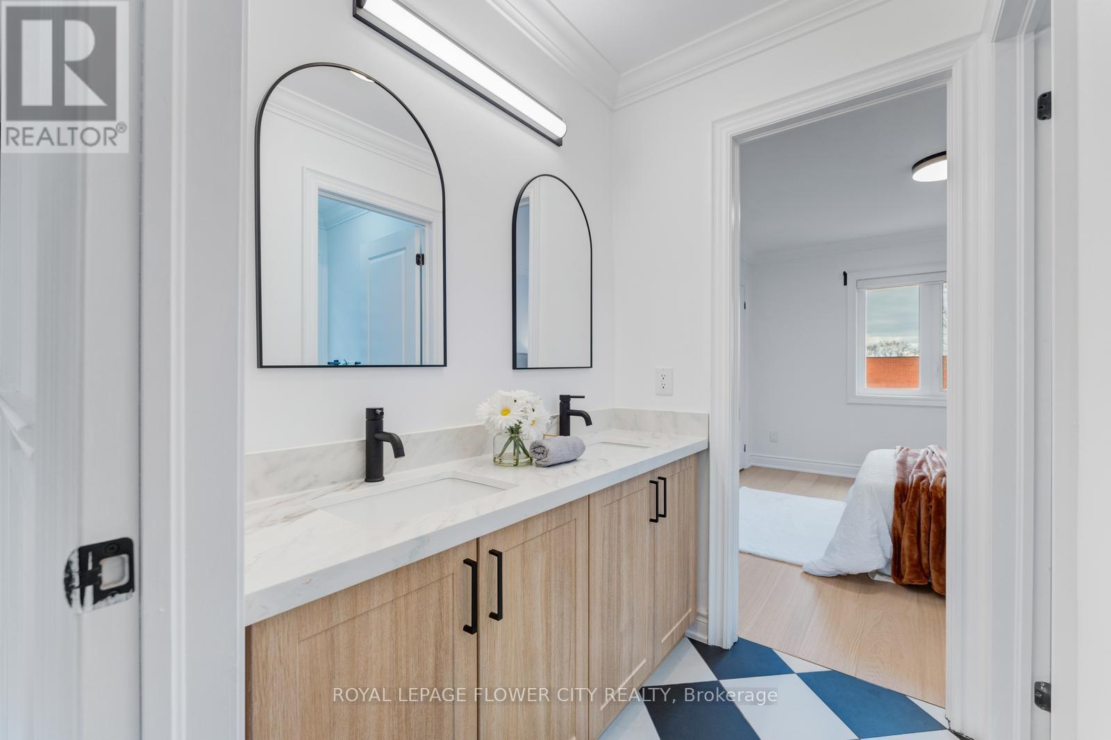 19 Connorvale Avenue, Toronto, Ontario M8W 3Z9 - Photo 34 - W12954280