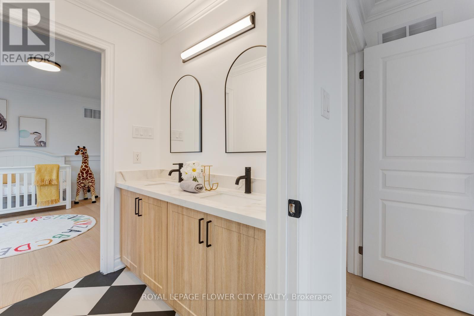 19 Connorvale Avenue, Toronto, Ontario M8W 3Z9 - Photo 32 - W12954280