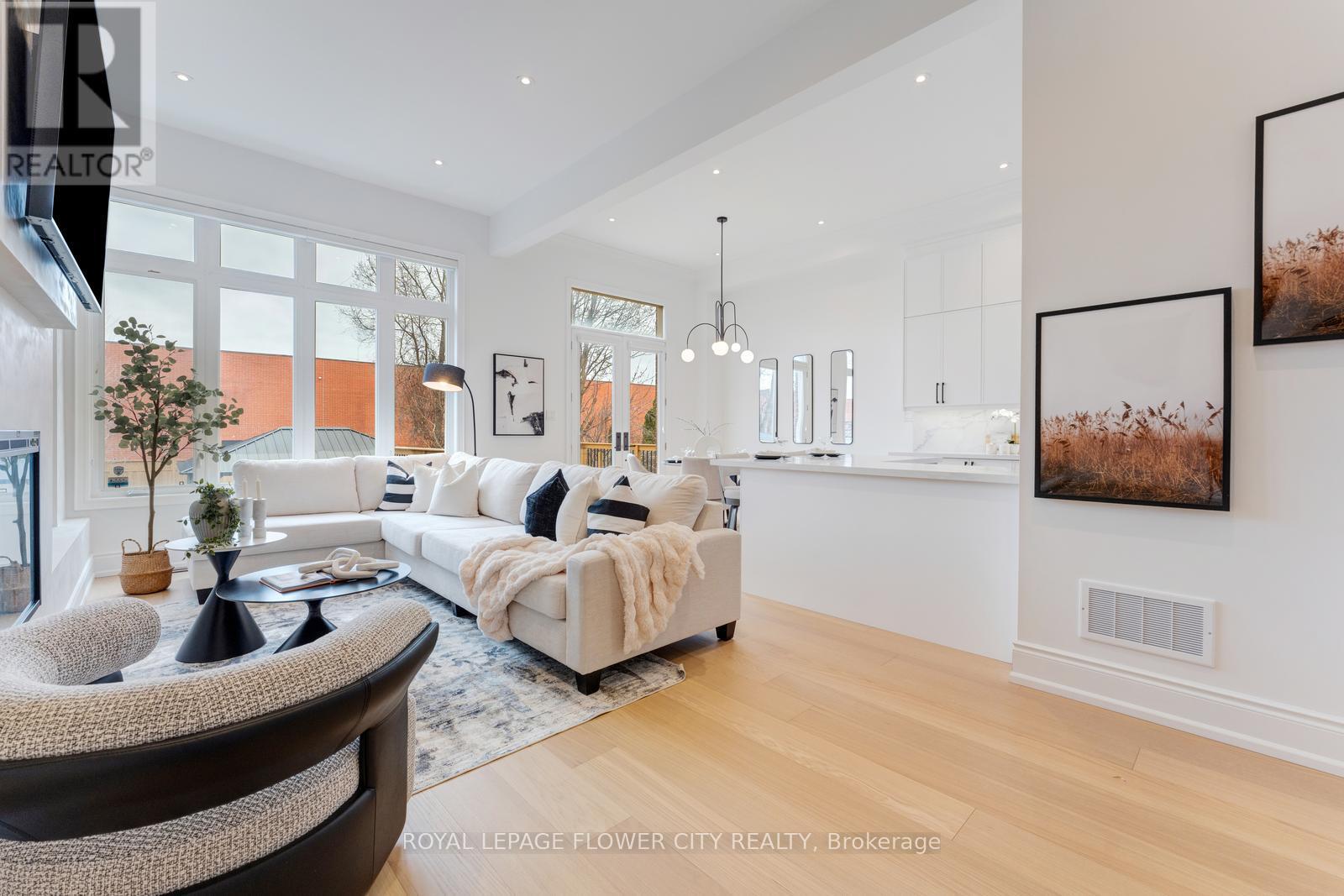 19 Connorvale Avenue, Toronto, Ontario M8W 3Z9 - Photo 10 - W12954280