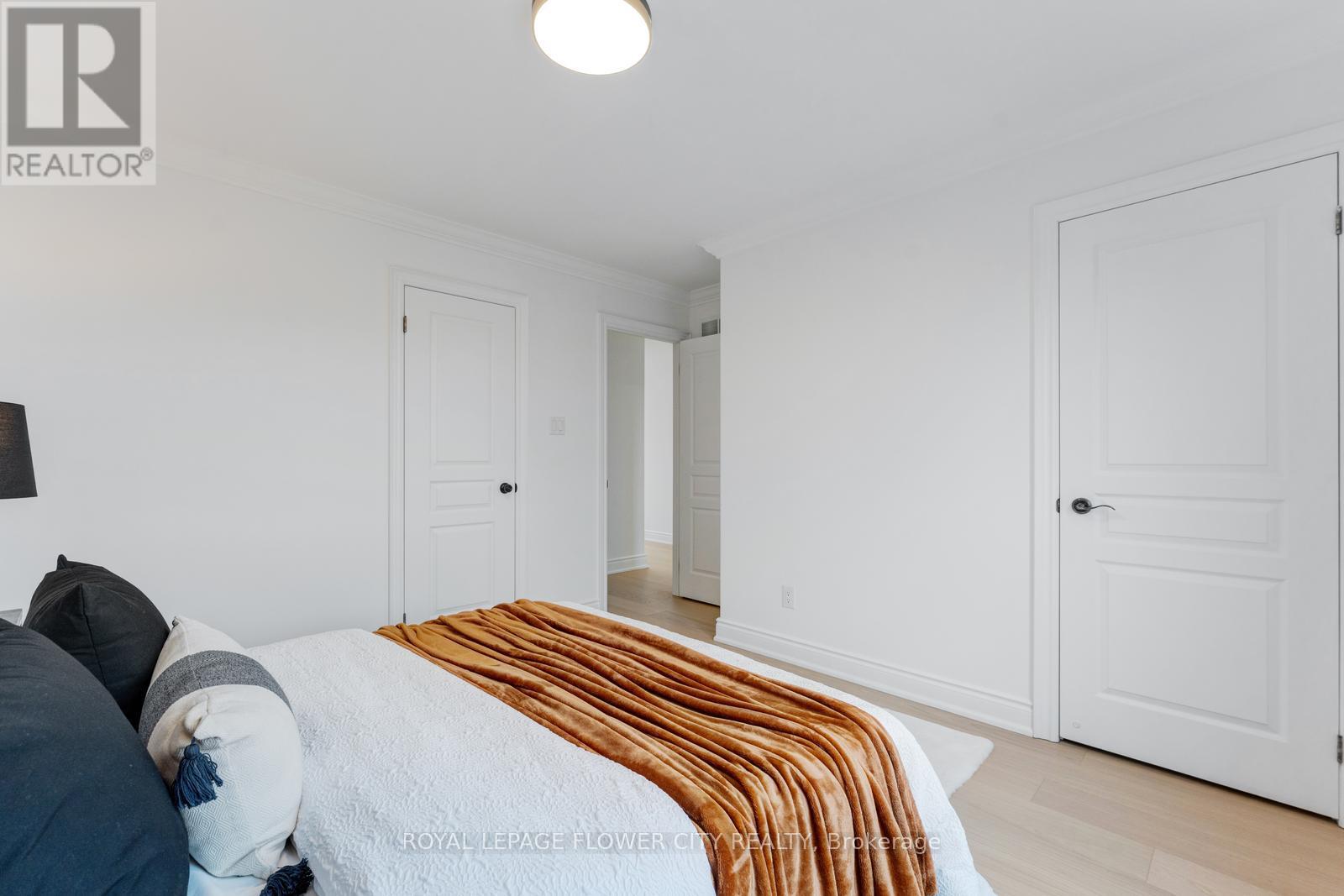 19 Connorvale Avenue, Toronto, Ontario M8W 3Z9 - Photo 36 - W12954280