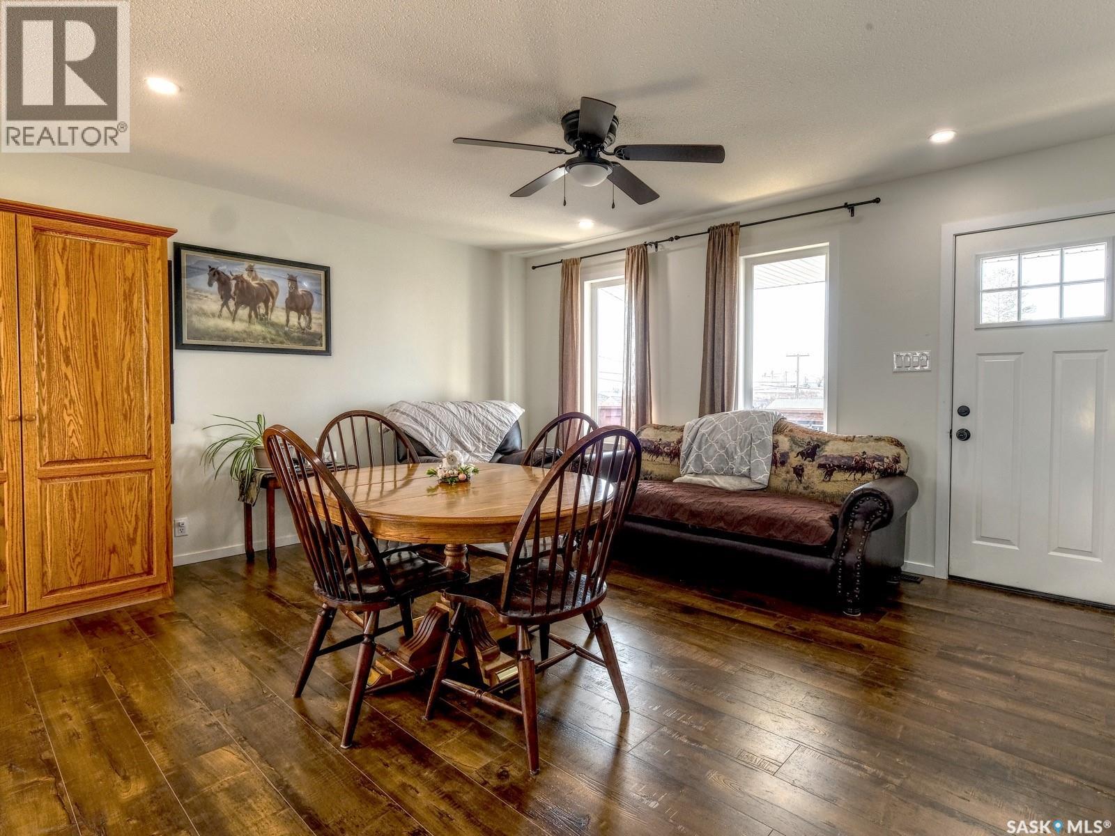 304 2nd Avenue E, Biggar, Saskatchewan  S0K 0M0 - Photo 5 - SK031854