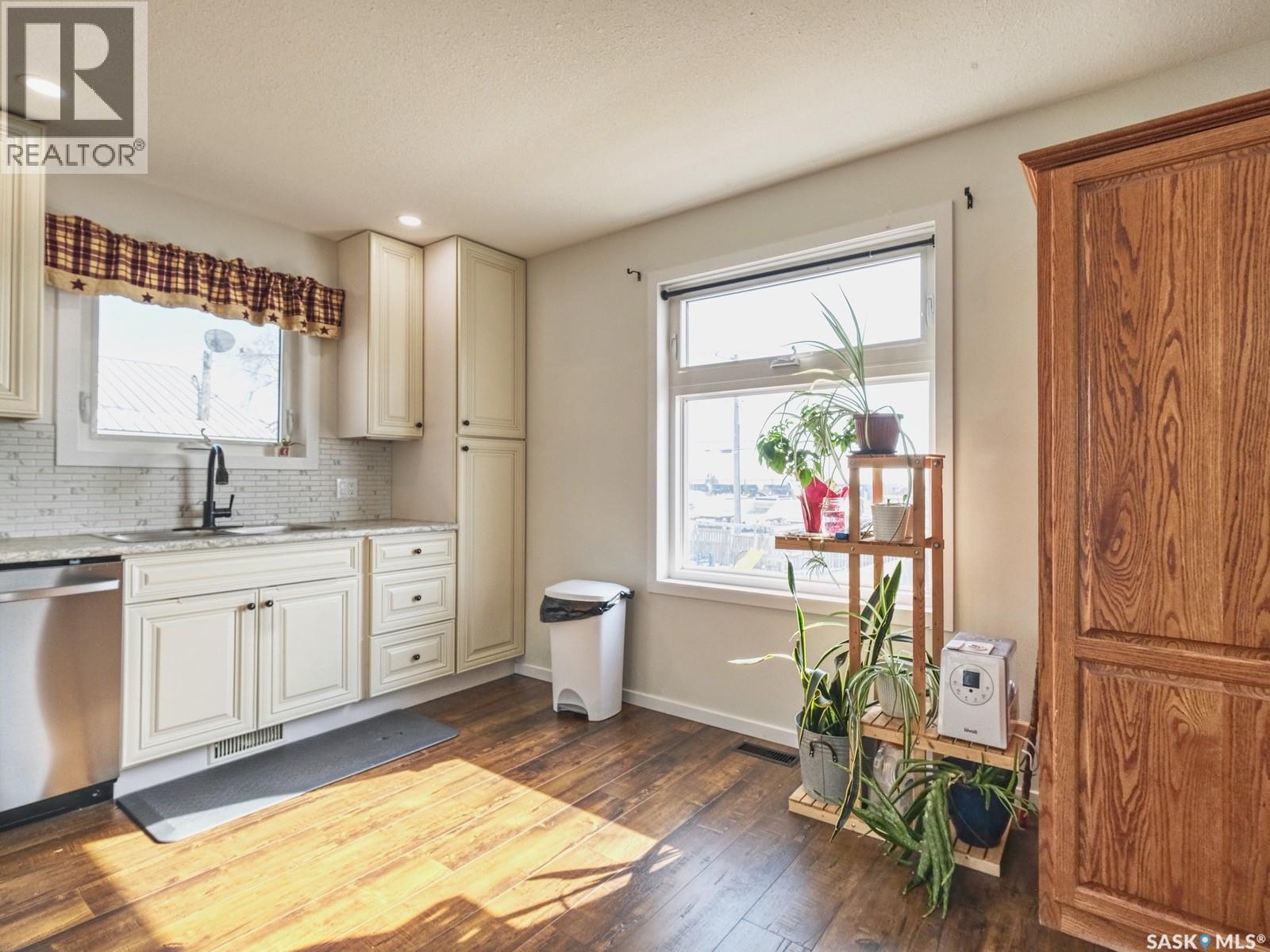 304 2nd Avenue E, Biggar, Saskatchewan  S0K 0M0 - Photo 10 - SK031854