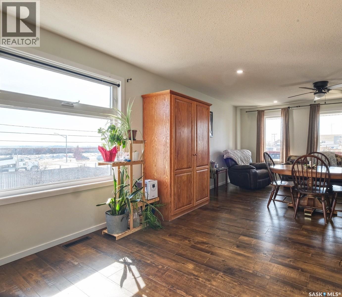 304 2nd Avenue E, Biggar, Saskatchewan  S0K 0M0 - Photo 14 - SK031854