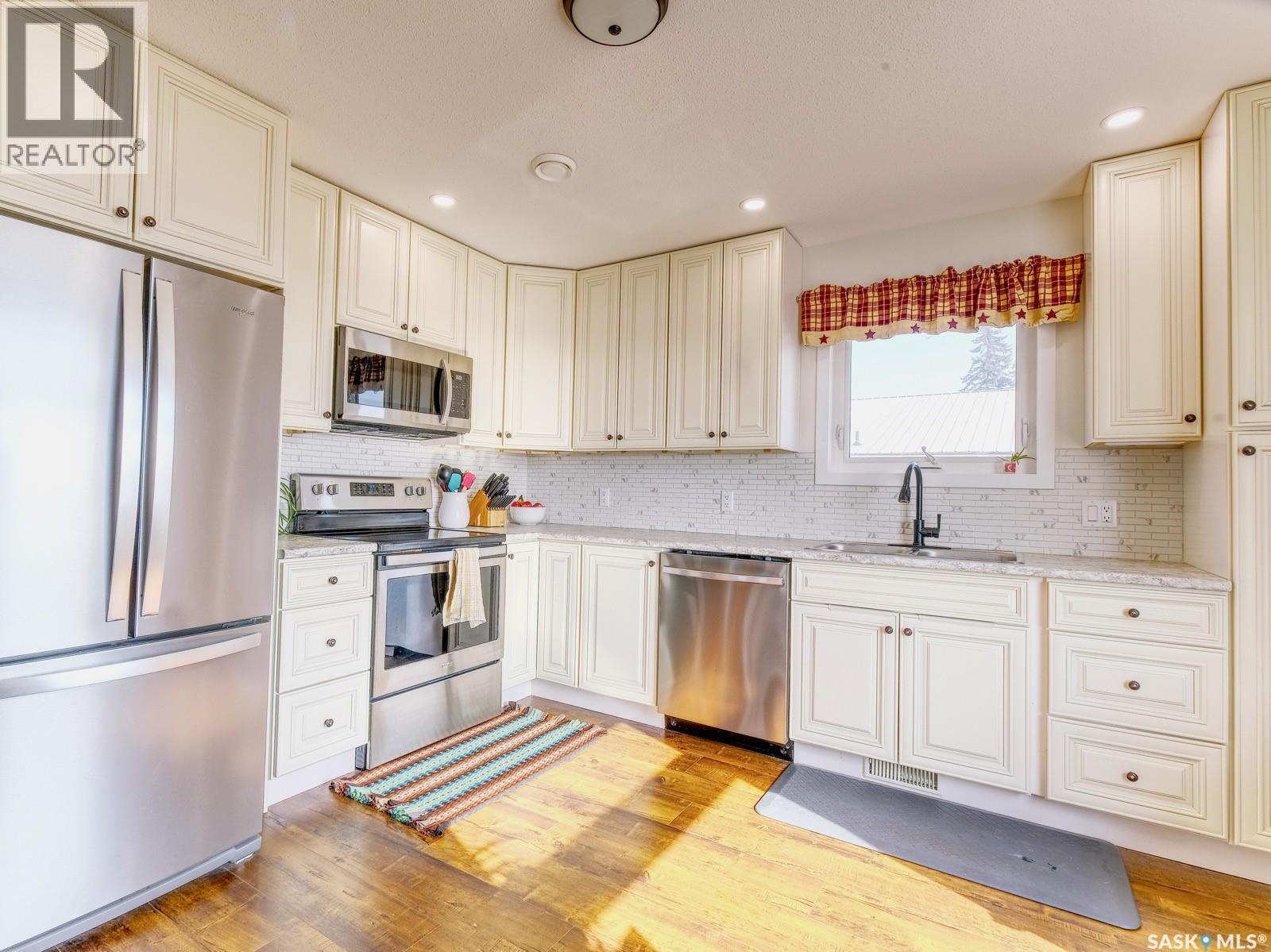 304 2nd Avenue E, Biggar, Saskatchewan  S0K 0M0 - Photo 11 - SK031854