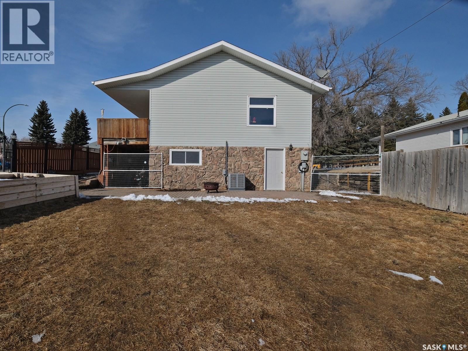 304 2nd Avenue E, Biggar, Saskatchewan  S0K 0M0 - Photo 44 - SK031854