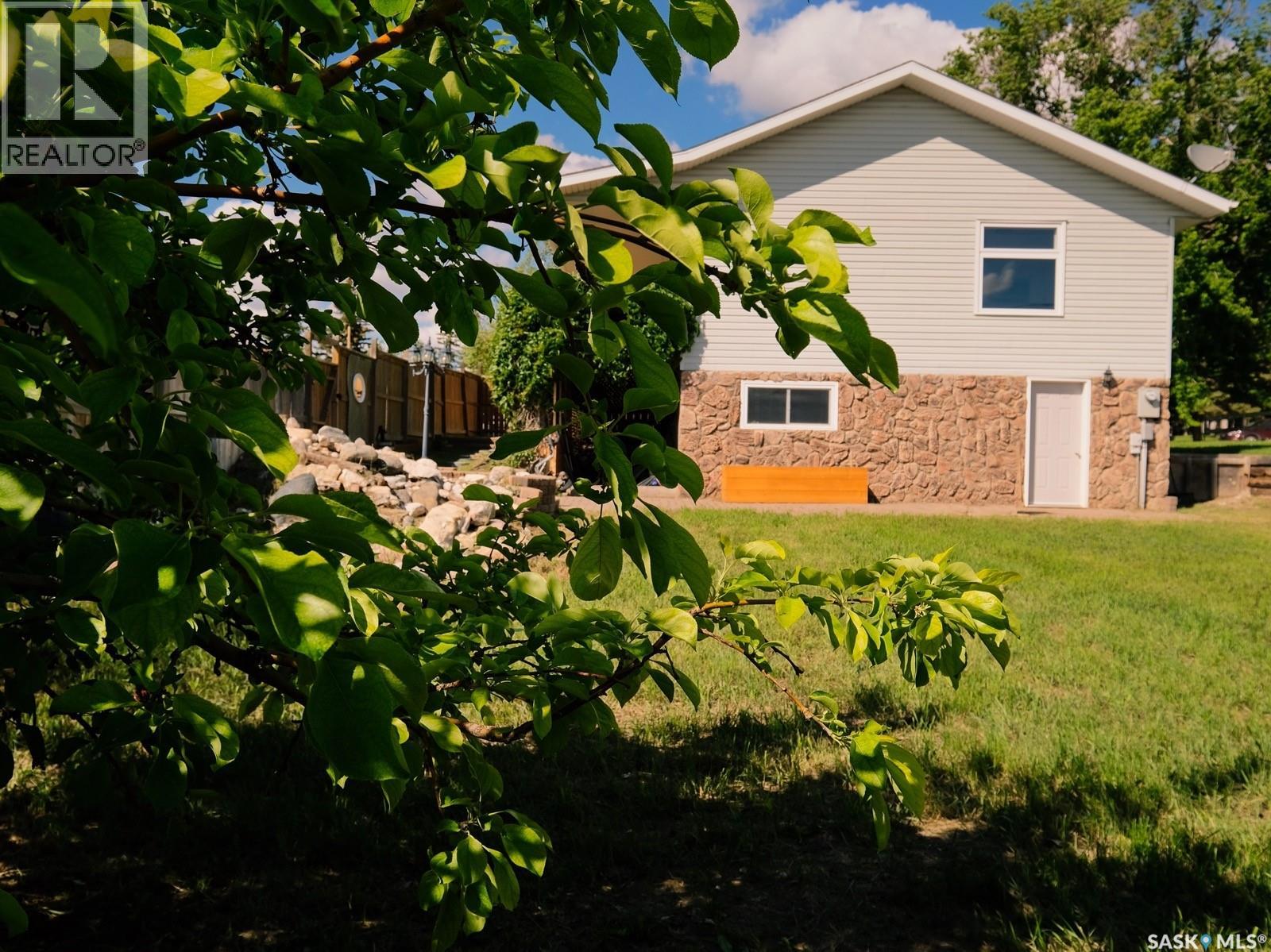 304 2nd Avenue E, Biggar, Saskatchewan  S0K 0M0 - Photo 45 - SK031854
