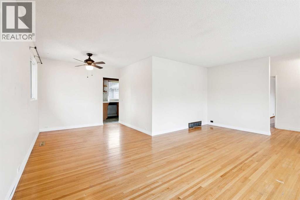 3248 Bearspaw Drive NW, Calgary, Alberta  T2L 1T3 - Photo 5 - A2269340