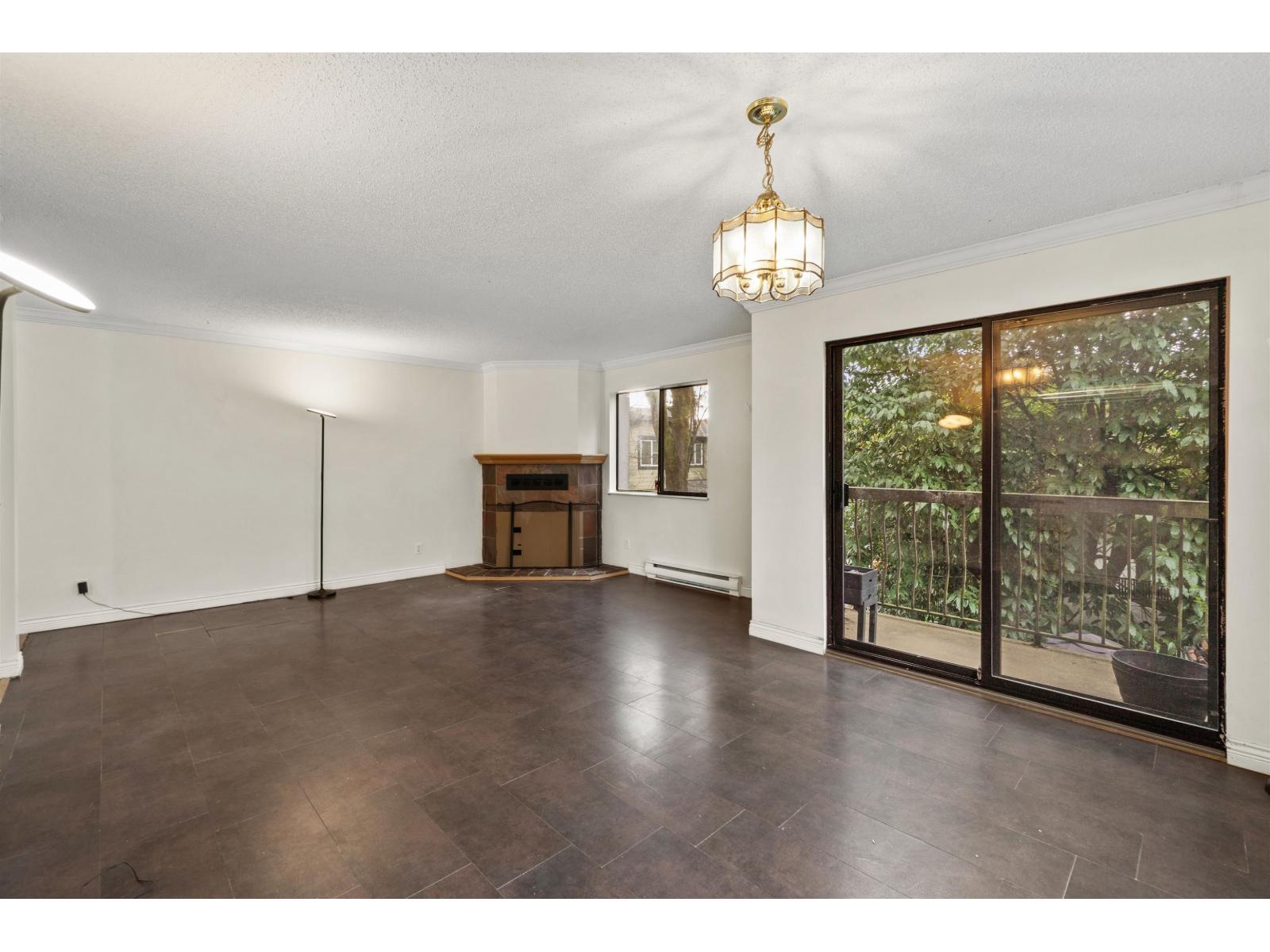 204 7165 133 Street, Surrey, British Columbia  V3W 7Z6 - Photo 4 - R3102140