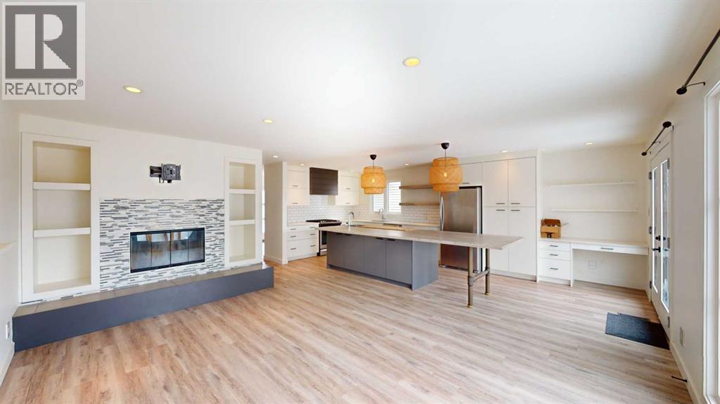 7704 46 Avenue NW, Calgary, Alberta  T3B 1Y2 - Photo 6 - A2297831