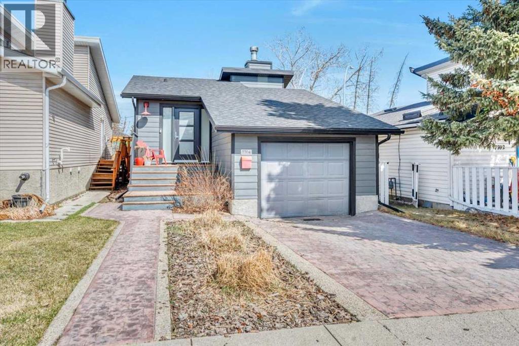 7704 46 Avenue NW, Calgary, Alberta