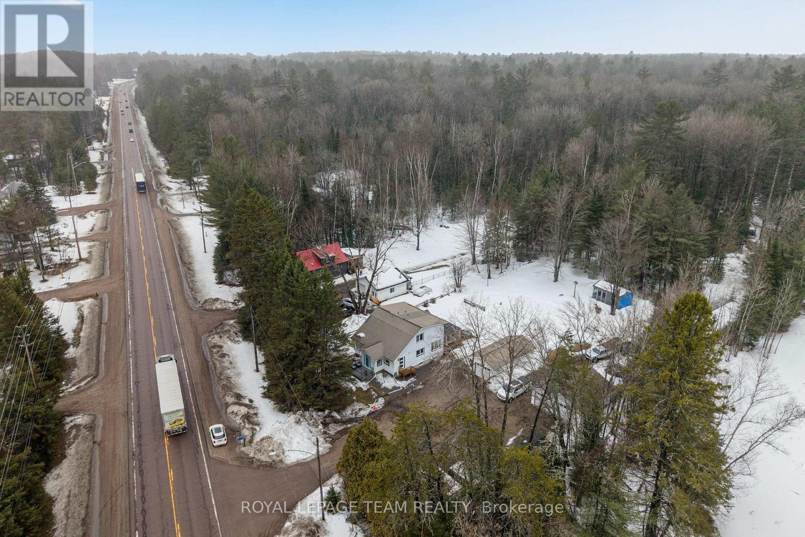 32779 Highway 17, Laurentian Hills, Ontario  K0J 1P0 - Photo 5 - X12957442
