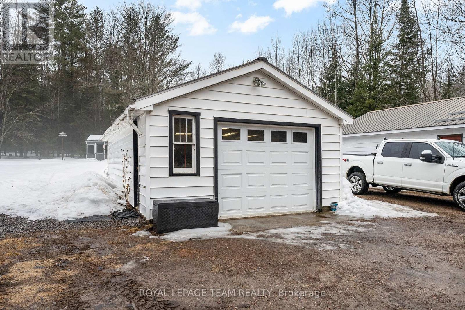 32779 Highway 17, Laurentian Hills, Ontario  K0J 1P0 - Photo 7 - X12957442