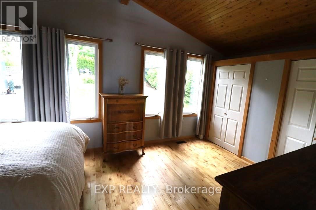 2295 Lakeshore Road E, Oro-Medonte, Ontario  L0L 1T0 - Photo 10 - S12957458