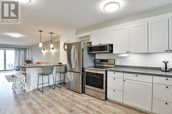 Unit 14 - 1 Paradise Boulevard, Ramara, Ontario  L0K 1B0 - Photo 8 - S12957462