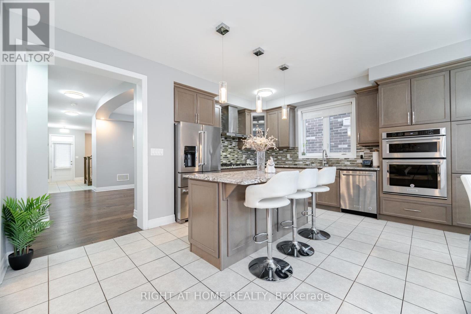 1190 Mceachern Court, Milton, Ontario  L9E 1E5 - Photo 11 - W12957450