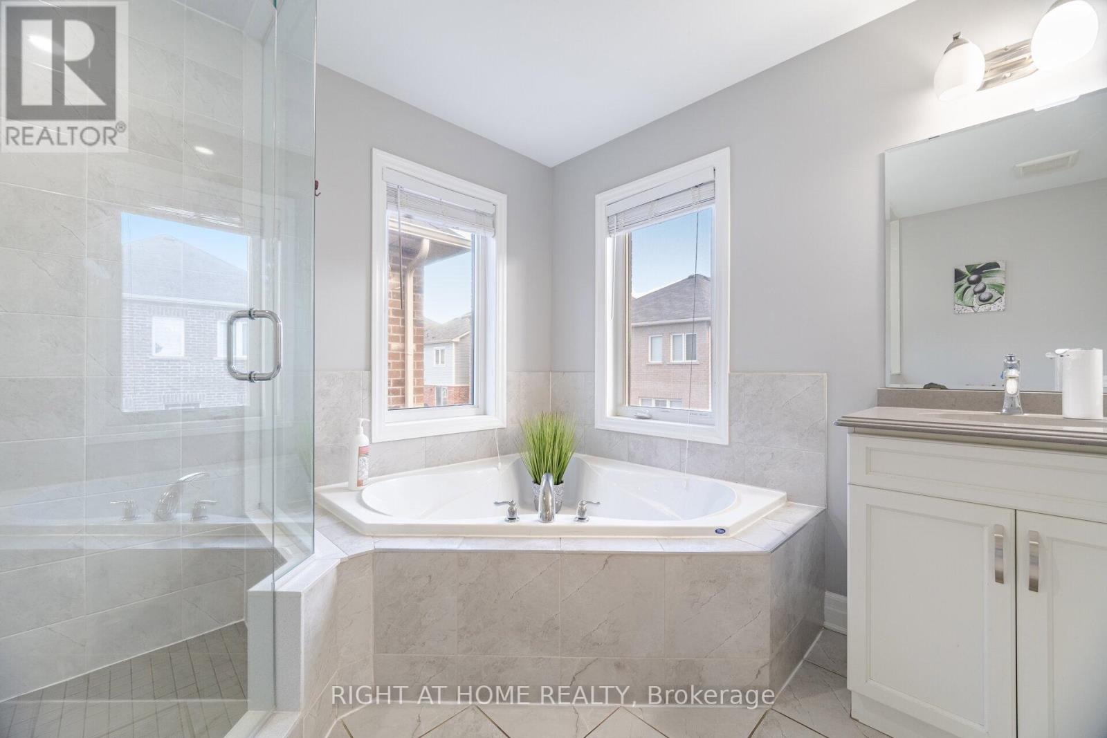 1190 Mceachern Court, Milton, Ontario  L9E 1E5 - Photo 32 - W12957450