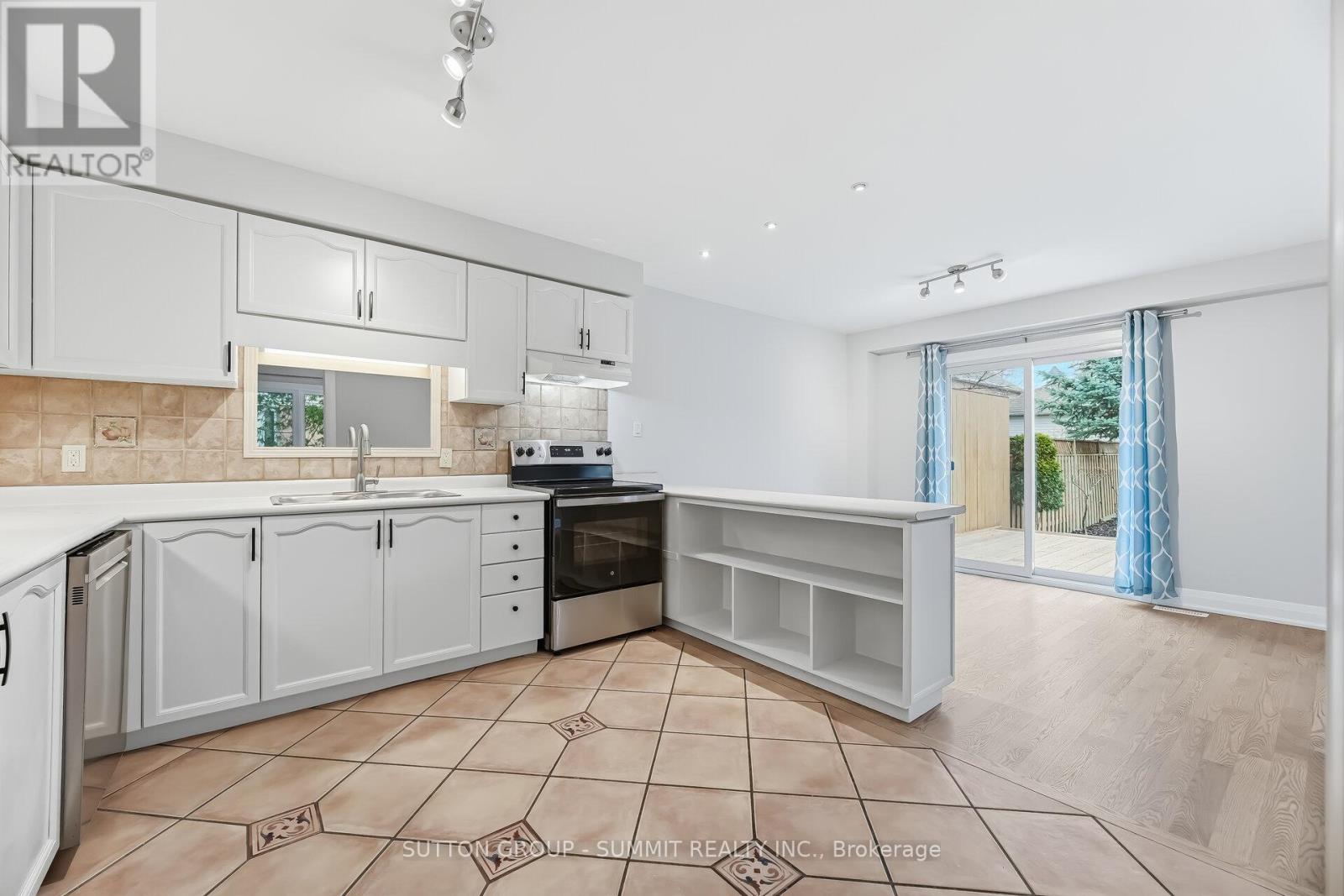 139 Genesee Drive, Oakville, Ontario  L6H 5Z3 - Photo 12 - W12957460