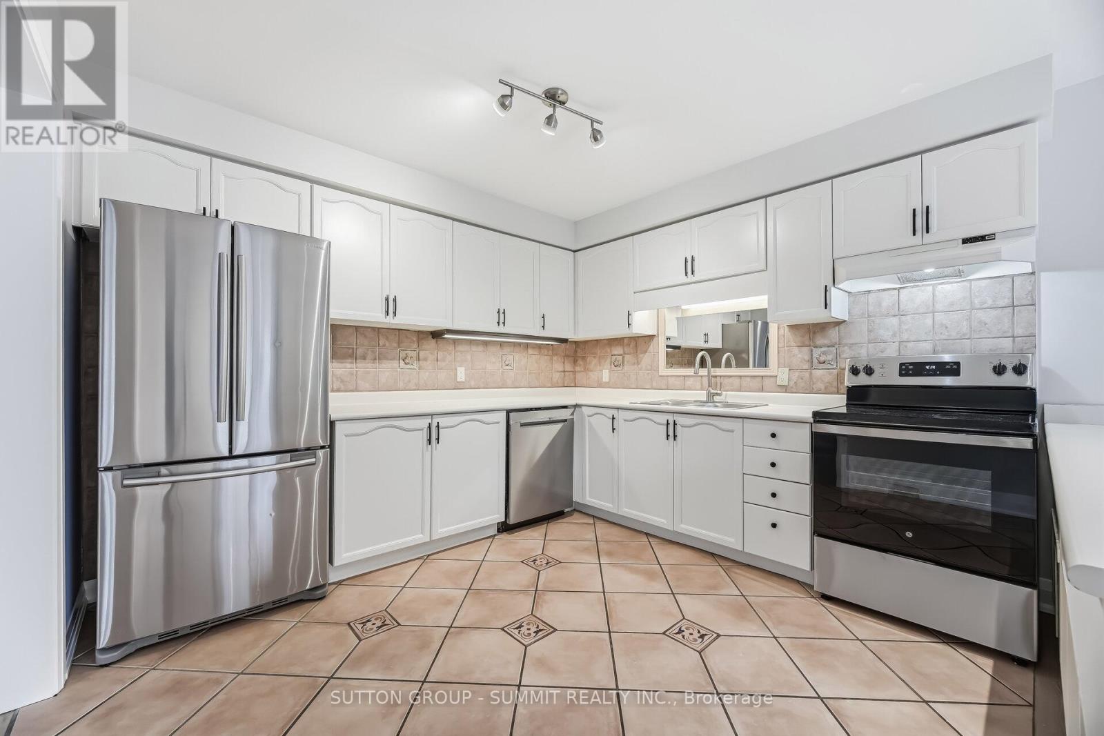 139 Genesee Drive, Oakville, Ontario  L6H 5Z3 - Photo 13 - W12957460