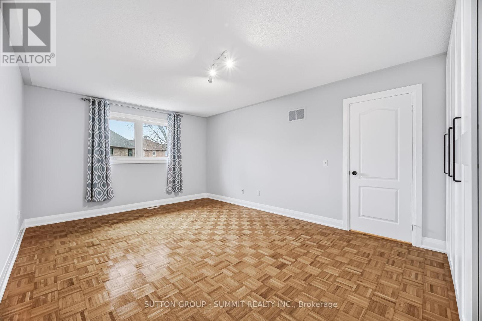 139 Genesee Drive, Oakville, Ontario  L6H 5Z3 - Photo 14 - W12957460