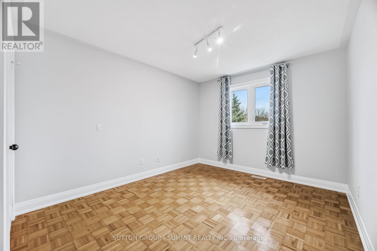 139 Genesee Drive, Oakville, Ontario  L6H 5Z3 - Photo 17 - W12957460