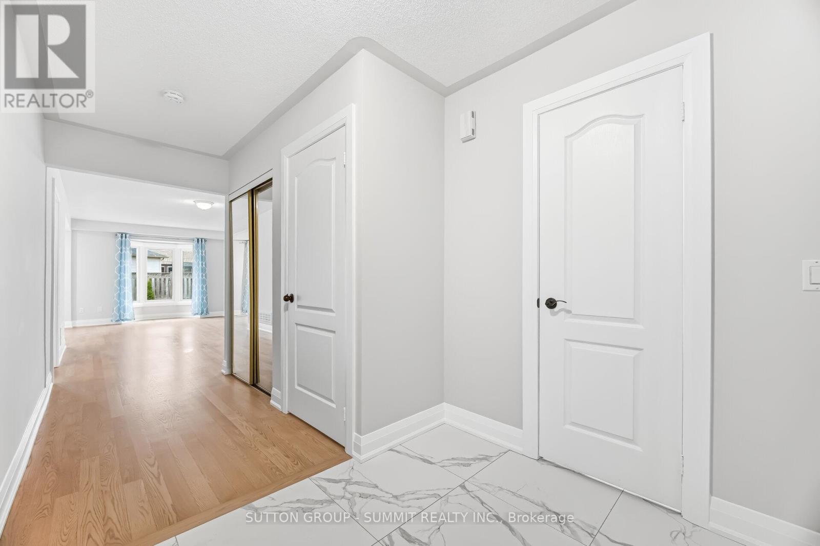 139 Genesee Drive, Oakville, Ontario  L6H 5Z3 - Photo 2 - W12957460