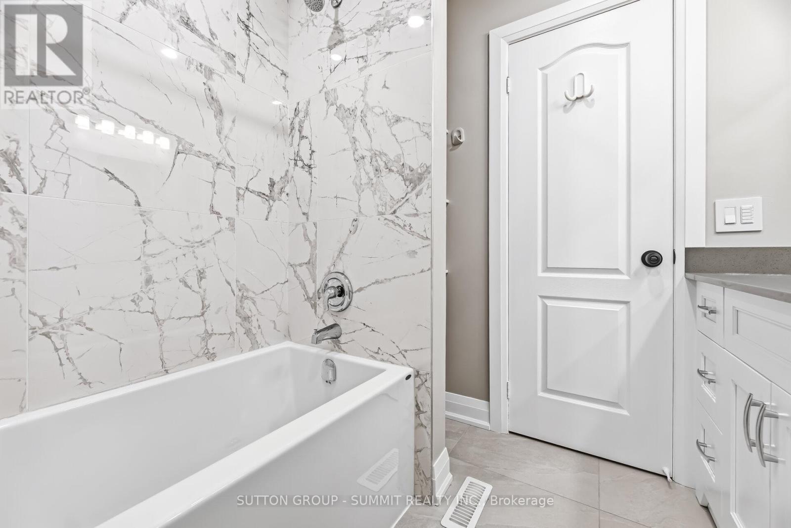 139 Genesee Drive, Oakville, Ontario  L6H 5Z3 - Photo 22 - W12957460