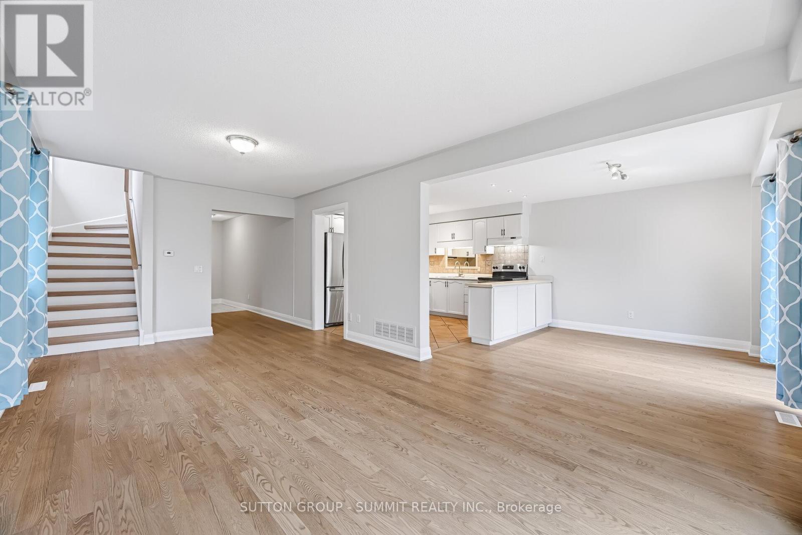 139 Genesee Drive, Oakville, Ontario  L6H 5Z3 - Photo 8 - W12957460