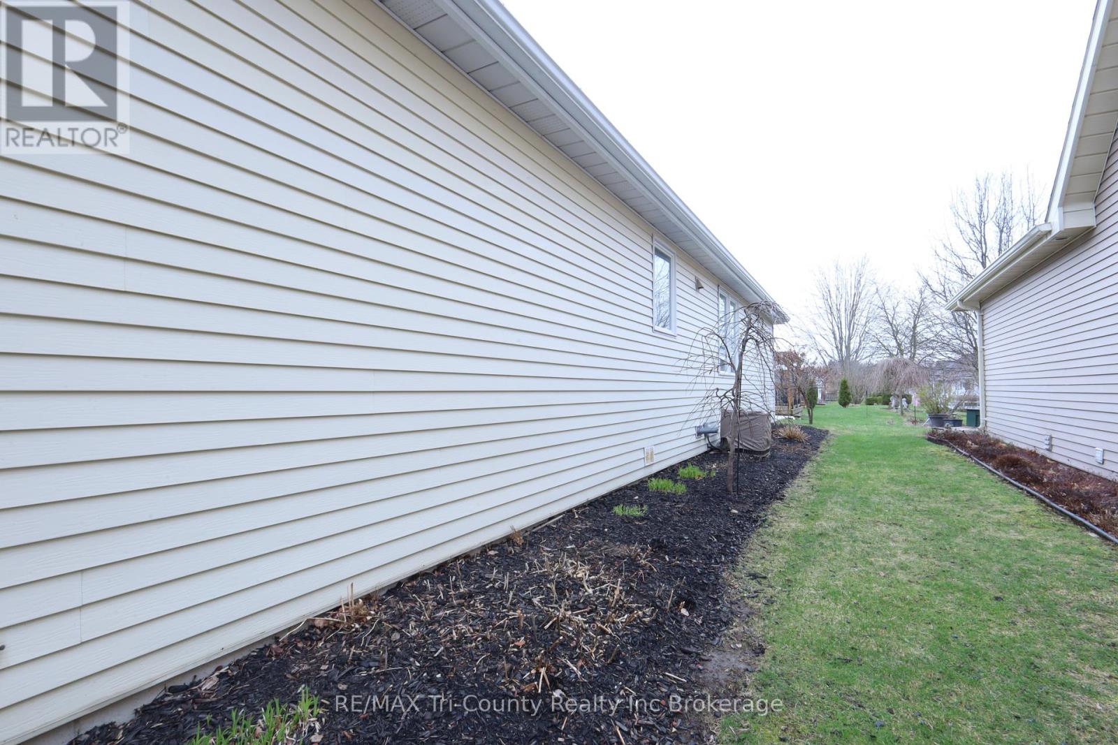 33 Wilkins Crescent, Tillsonburg, Ontario  N4G 5M6 - Photo 32 - X12952572