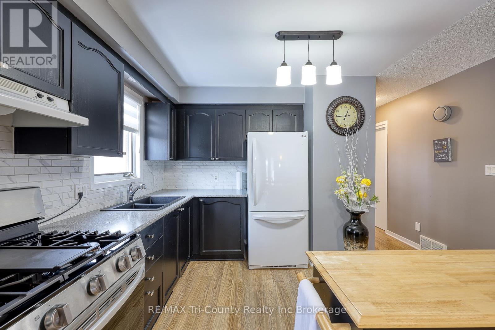 33 Wilkins Crescent, Tillsonburg, Ontario  N4G 5M6 - Photo 7 - X12952572