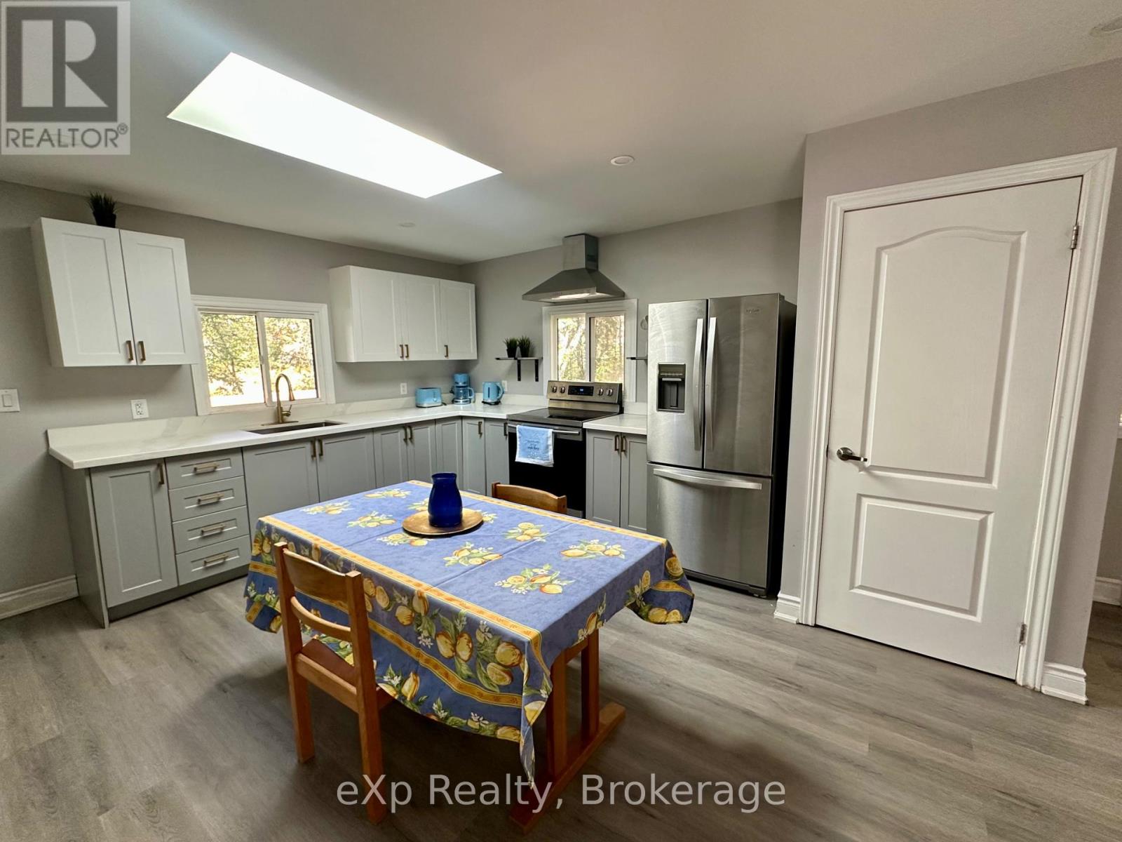 61 Robert Road W, Huntsville, Ontario P1H 1L4 - Photo 13 - X12936846