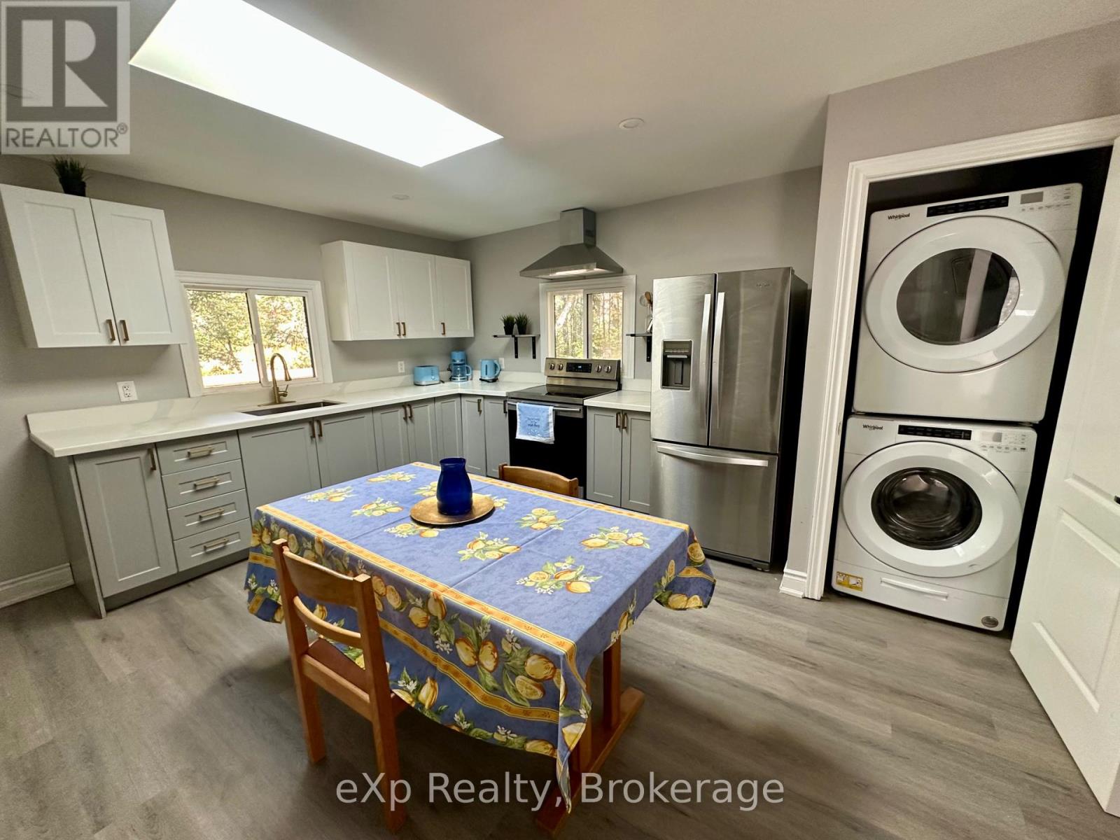 61 Robert Road W, Huntsville, Ontario P1H 1L4 - Photo 11 - X12936846